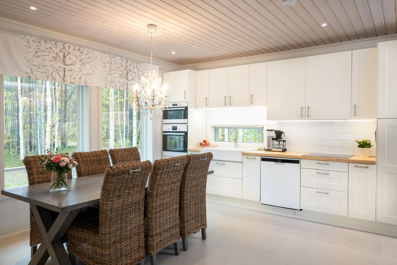 Villa Luxurious Kinos With Jacuzzi Rovaniemi