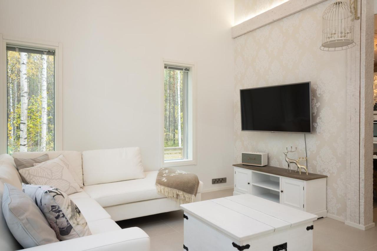 Luxurious Kinos With Jacuzzi Villa